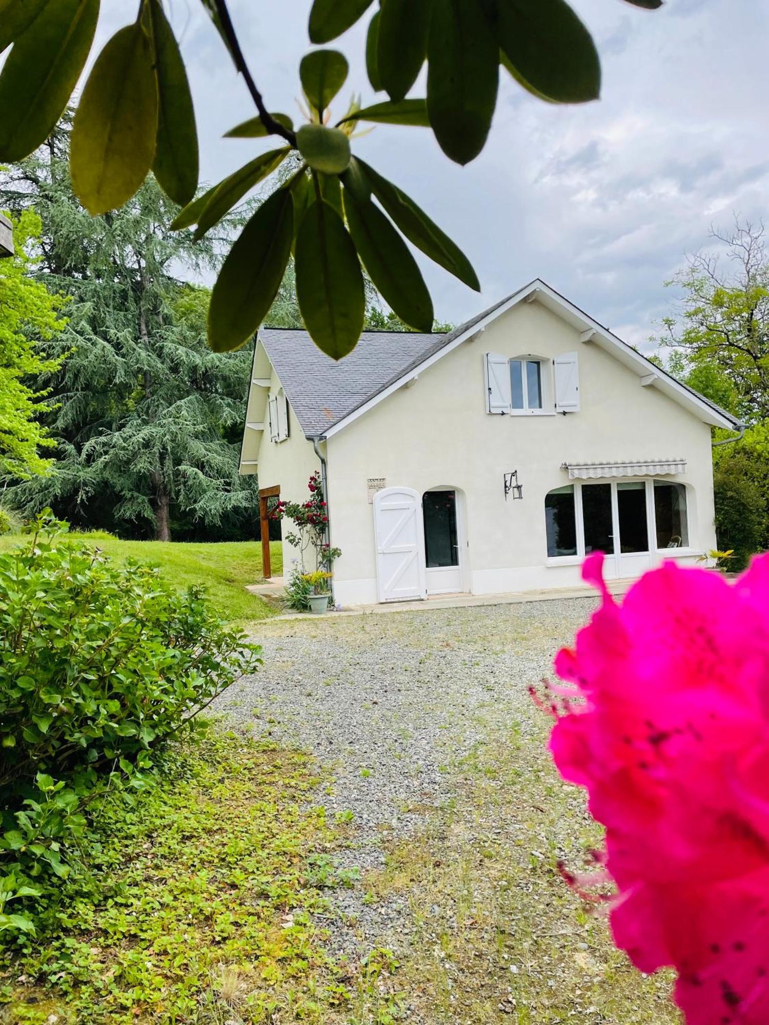 L'Oree Des Roses, Hebergement De Vacances Avec Jardin Et Piscine Gan Экстерьер фото