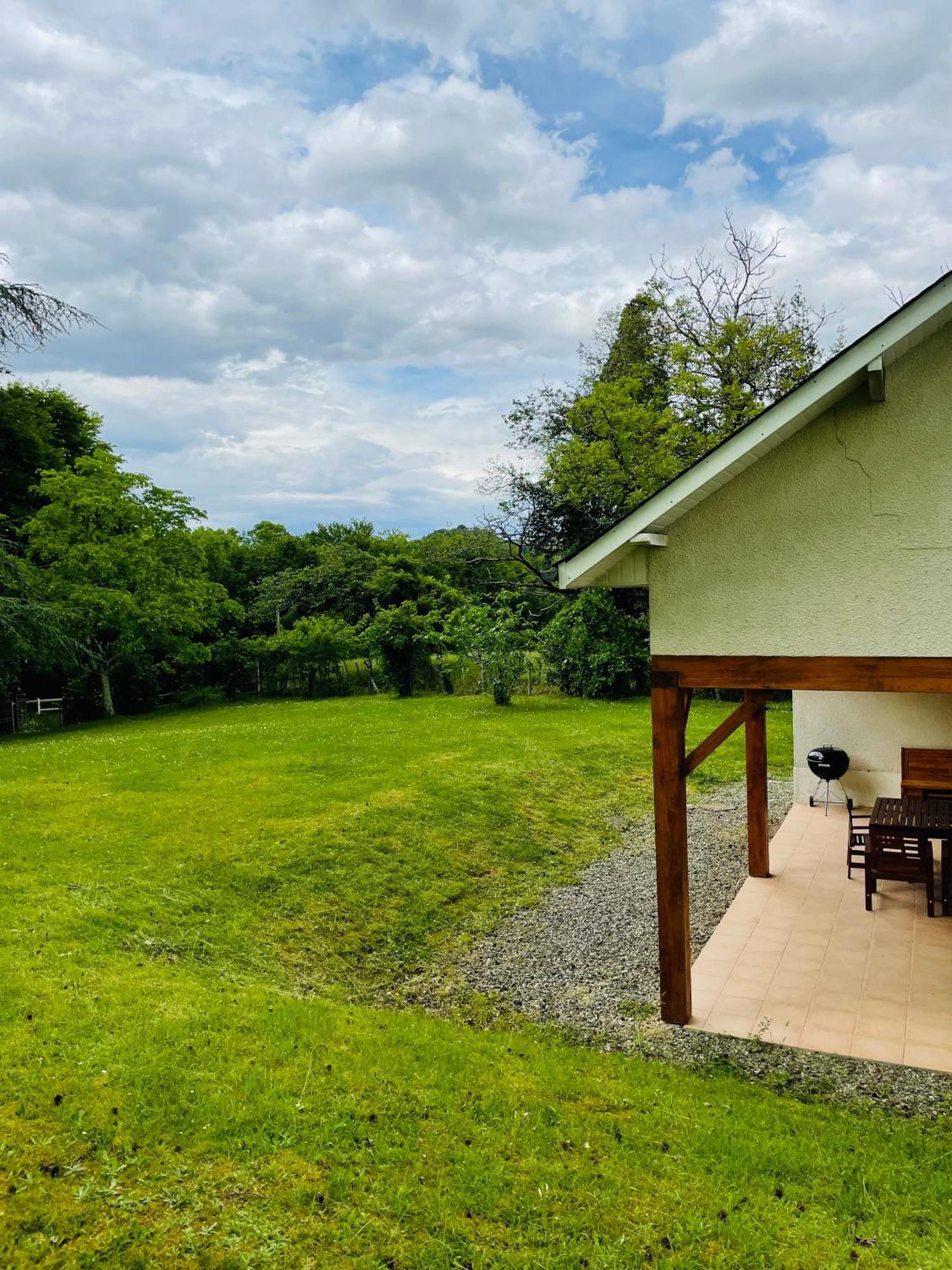 L'Oree Des Roses, Hebergement De Vacances Avec Jardin Et Piscine Gan Экстерьер фото